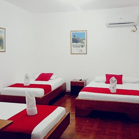 Hostal El Pinzon Puerto Ayora  Exteriör bild
