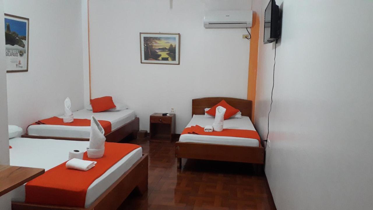 Hostal El Pinzon Puerto Ayora  Exteriör bild