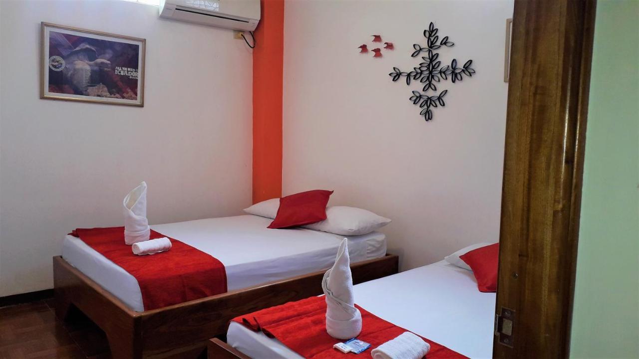 Hostal El Pinzon Puerto Ayora  Exteriör bild
