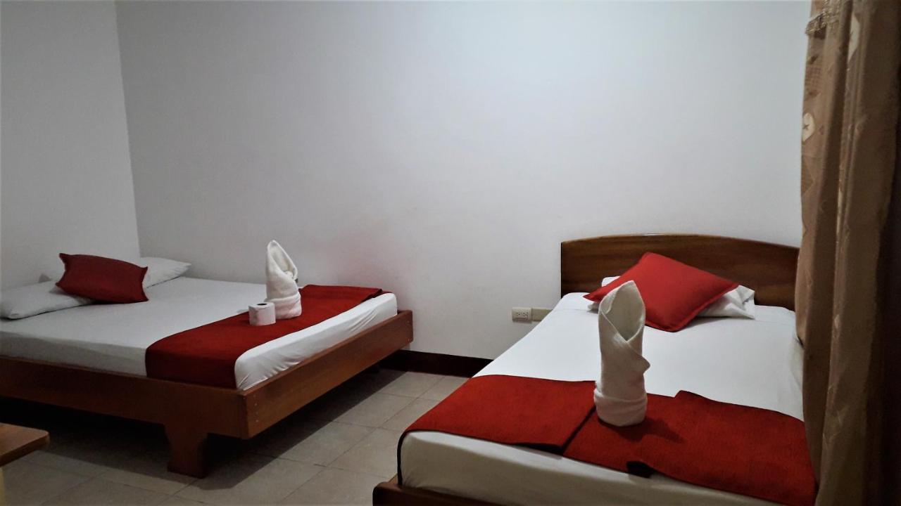 Hostal El Pinzon Puerto Ayora  Exteriör bild