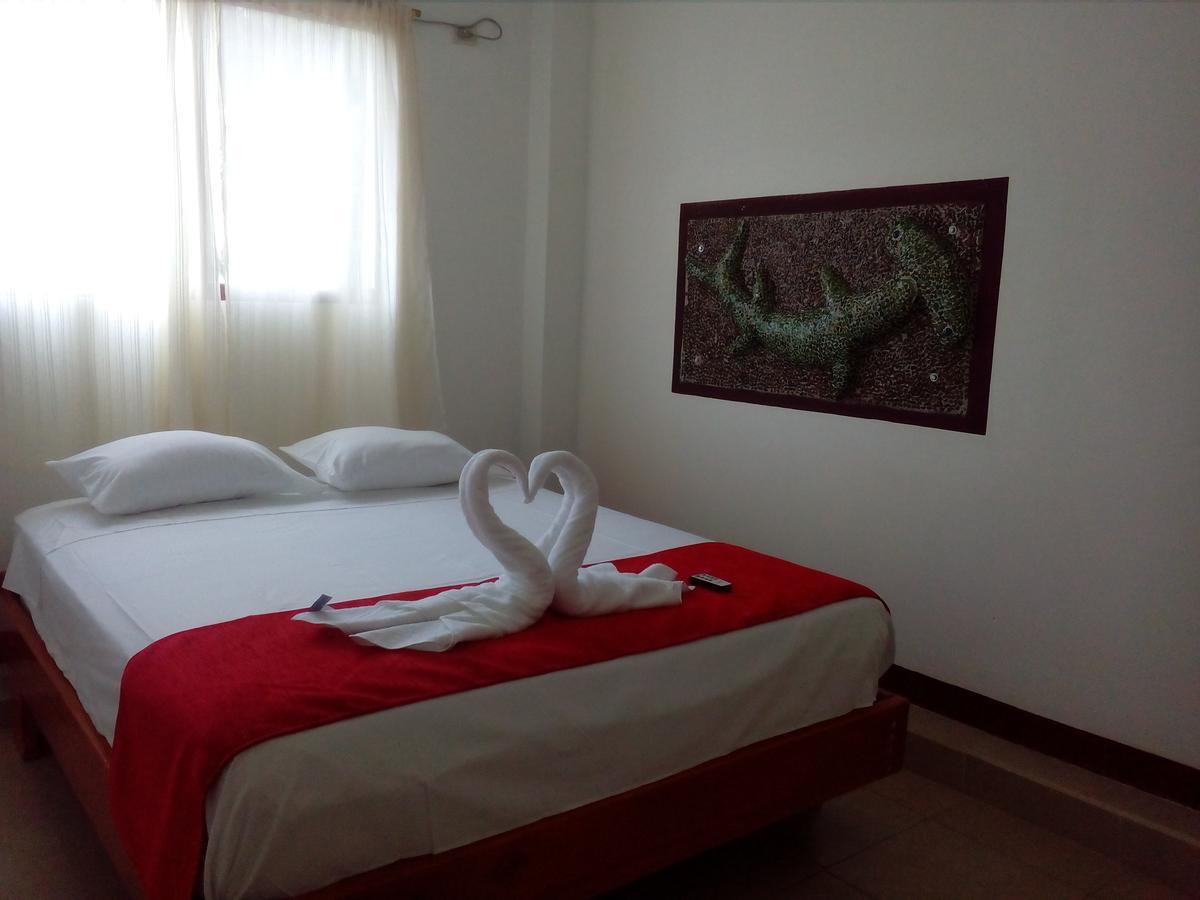 Hostal El Pinzon Puerto Ayora  Exteriör bild