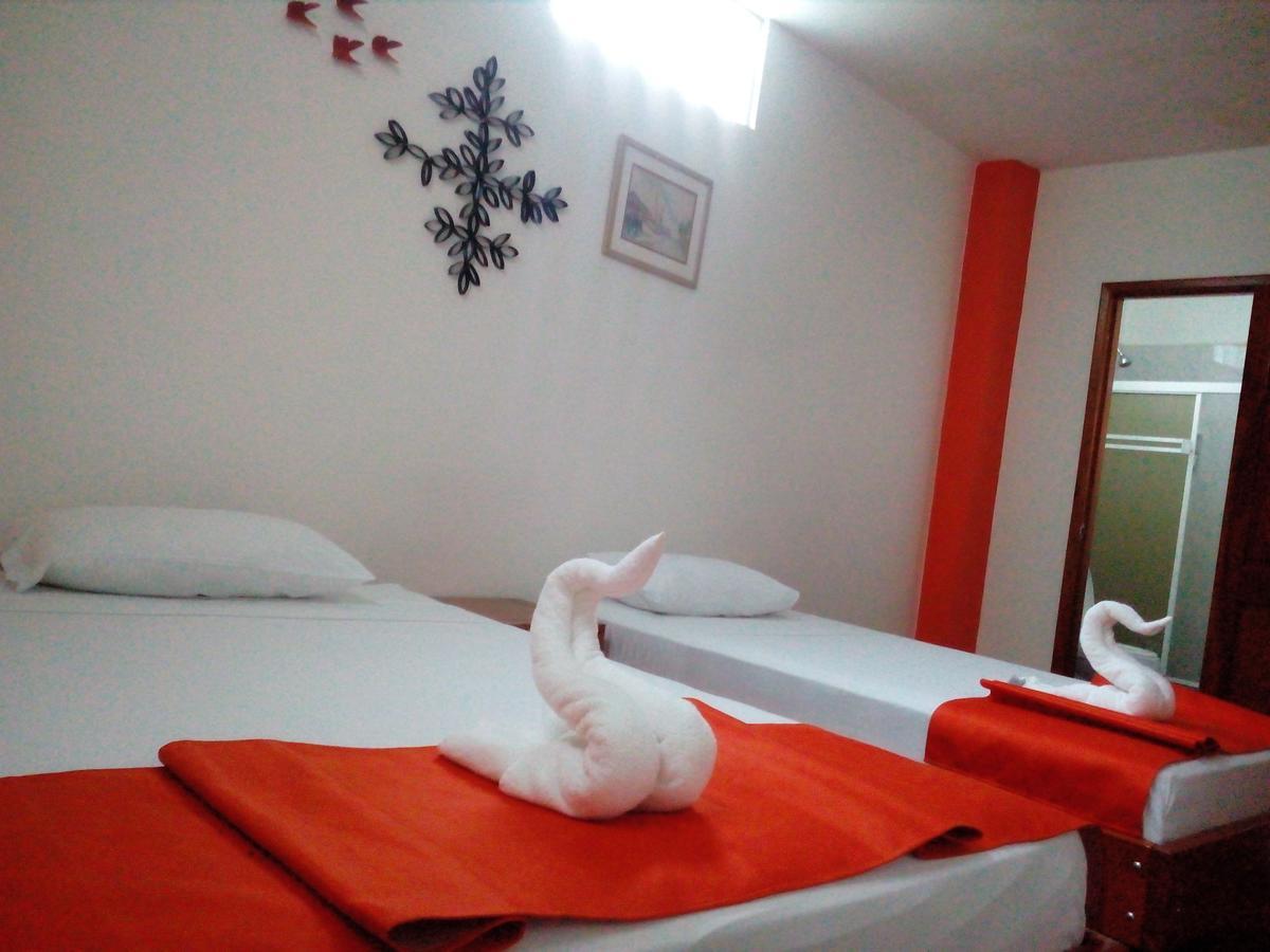 Hostal El Pinzon Puerto Ayora  Exteriör bild