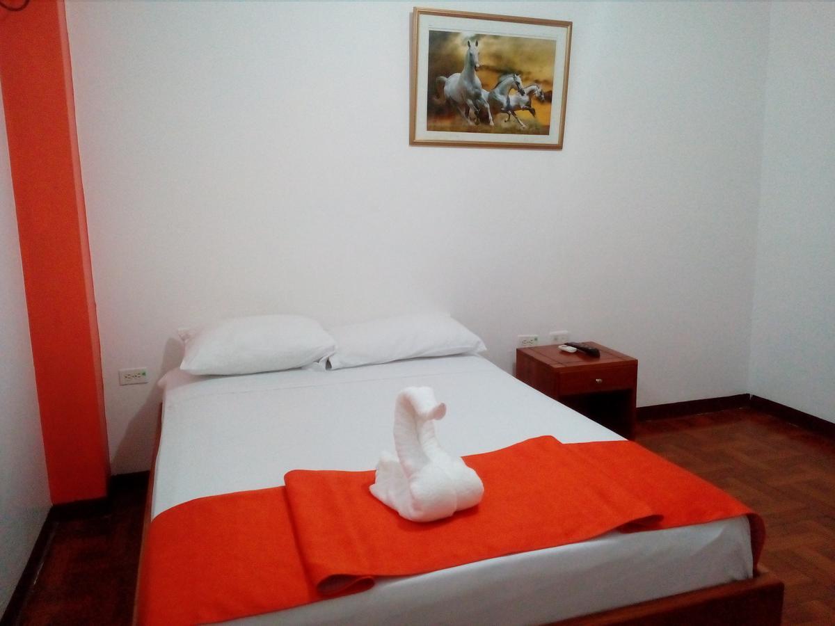 Hostal El Pinzon Puerto Ayora  Exteriör bild