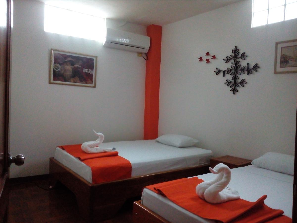 Hostal El Pinzon Puerto Ayora  Exteriör bild