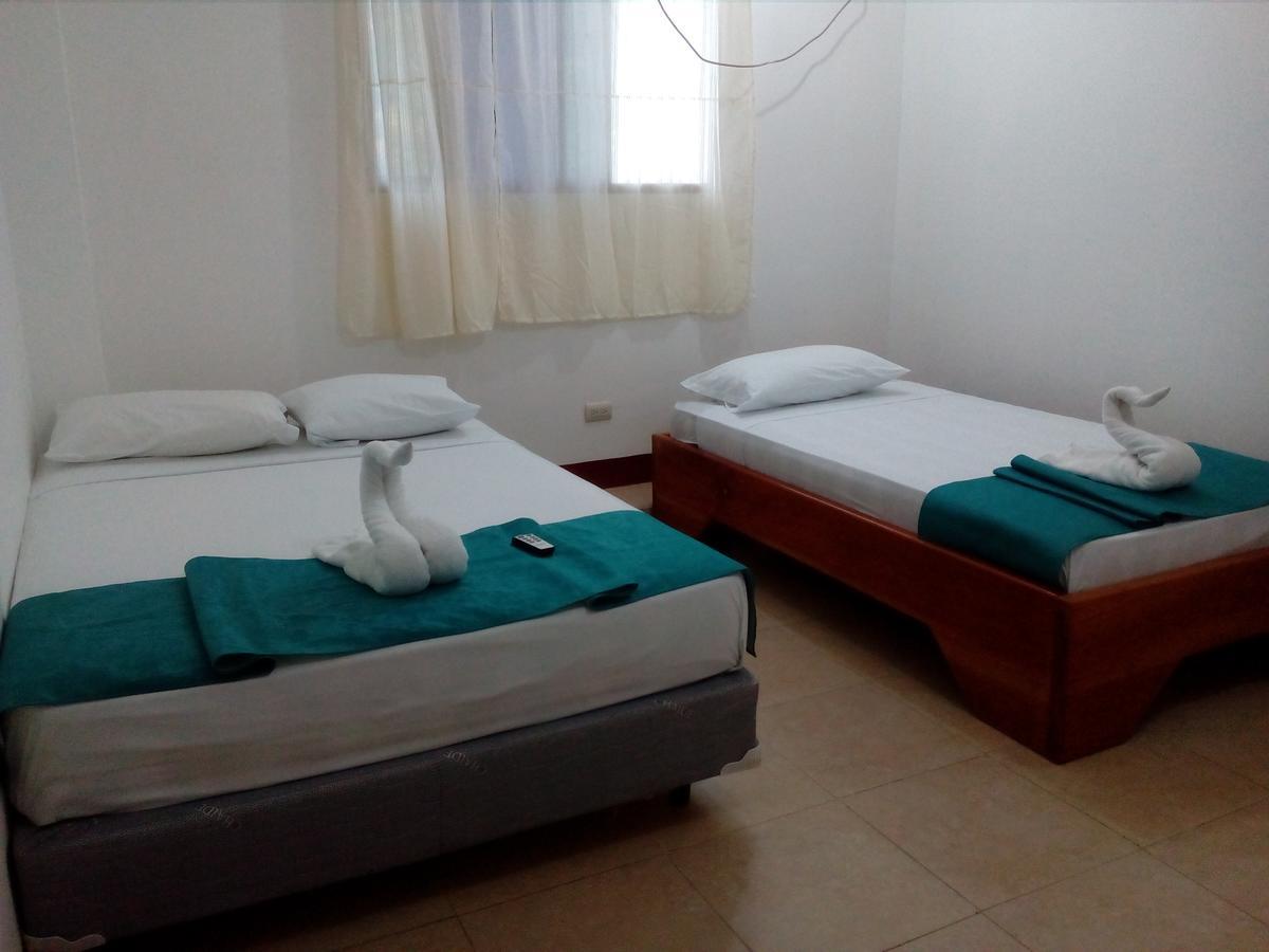 Hostal El Pinzon Puerto Ayora  Exteriör bild