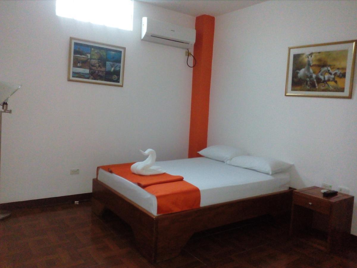 Hostal El Pinzon Puerto Ayora  Exteriör bild