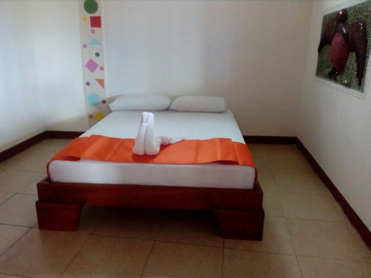 Hostal El Pinzon Puerto Ayora  Exteriör bild