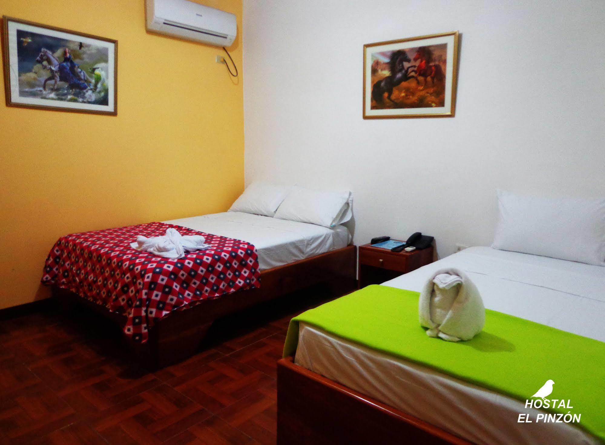 Hostal El Pinzon Puerto Ayora  Exteriör bild