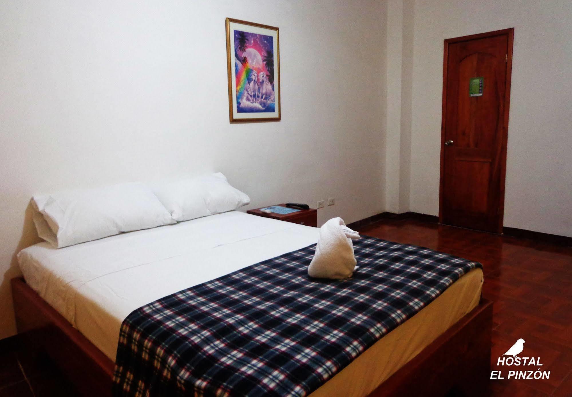 Hostal El Pinzon Puerto Ayora  Exteriör bild