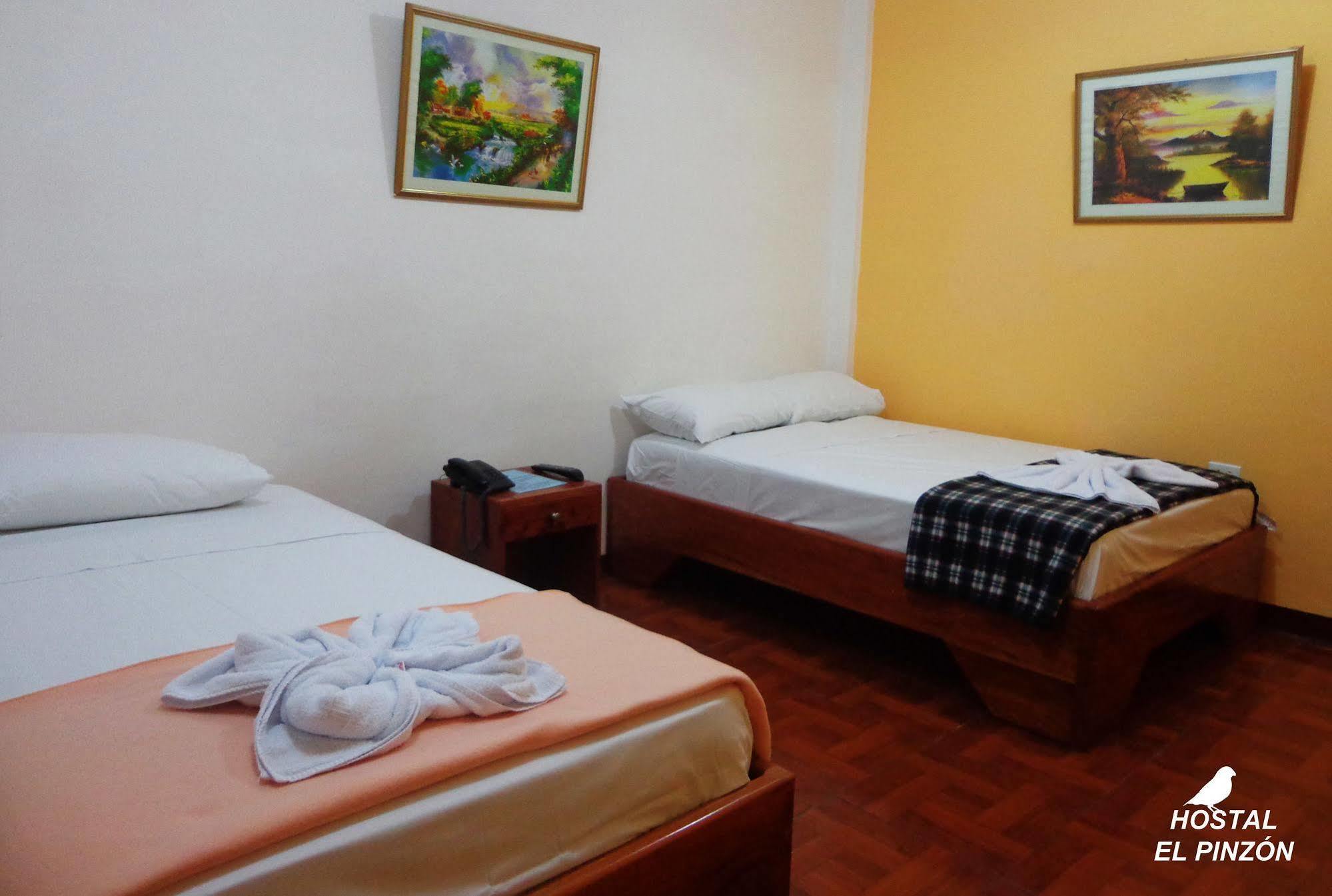 Hostal El Pinzon Puerto Ayora  Exteriör bild