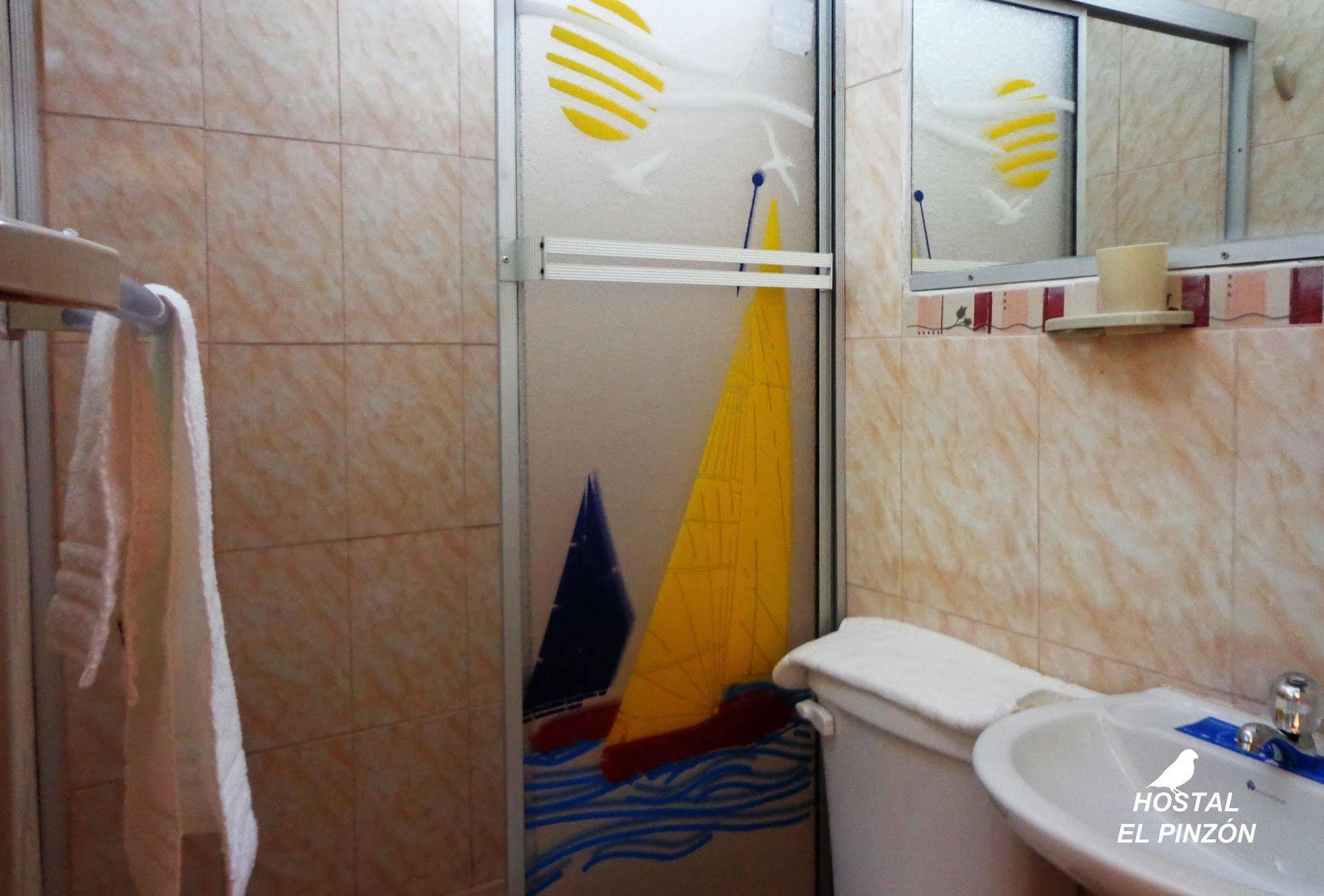 Hostal El Pinzon Puerto Ayora  Exteriör bild