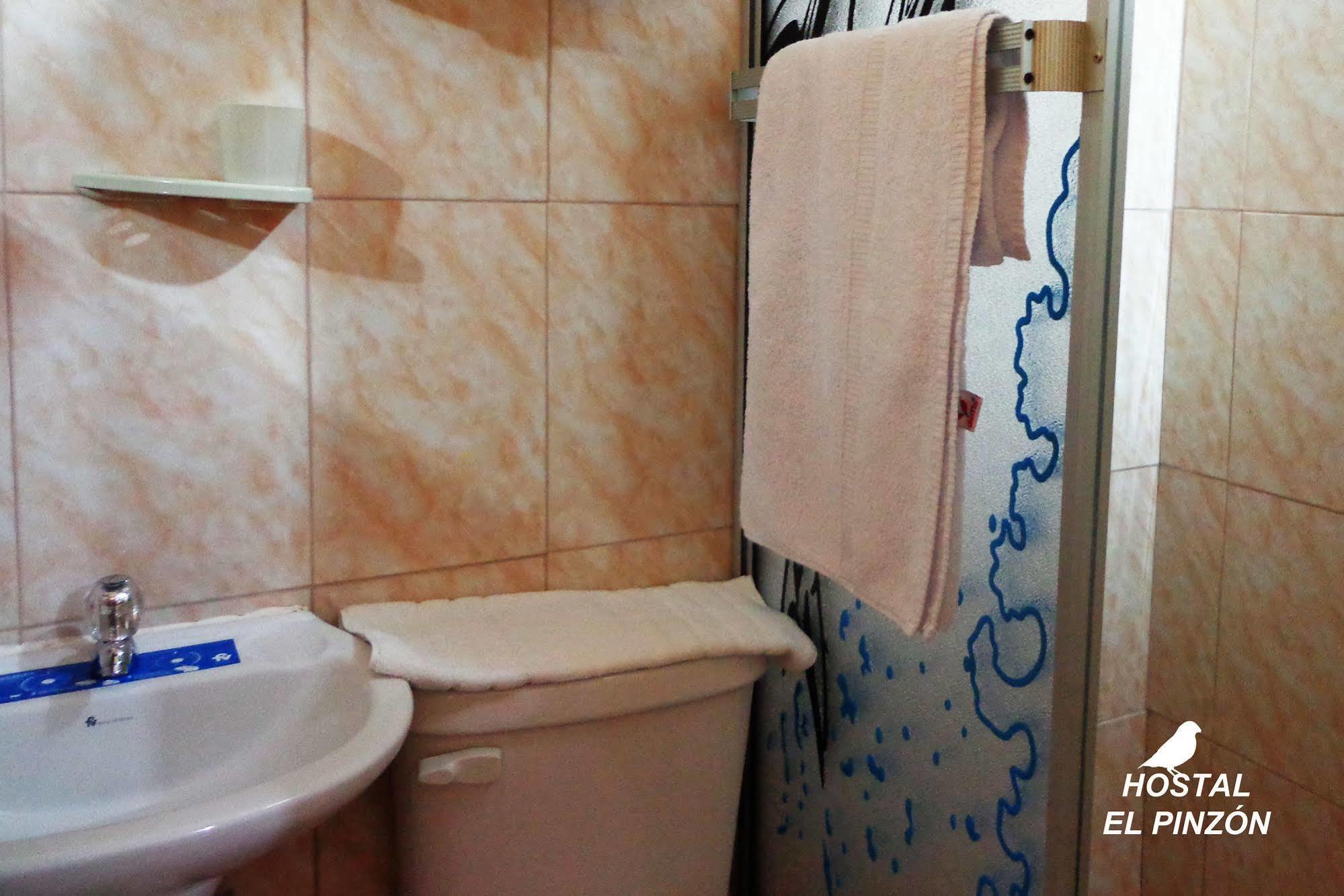Hostal El Pinzon Puerto Ayora  Exteriör bild