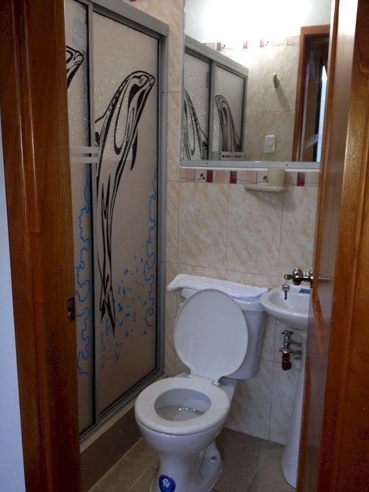Hostal El Pinzon Puerto Ayora  Exteriör bild