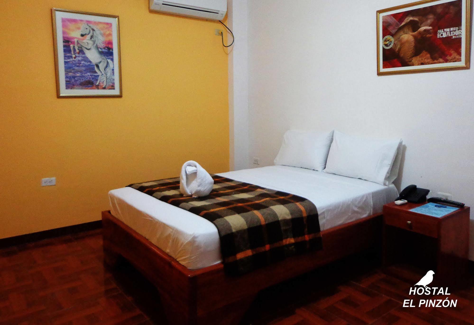 Hostal El Pinzon Puerto Ayora  Exteriör bild