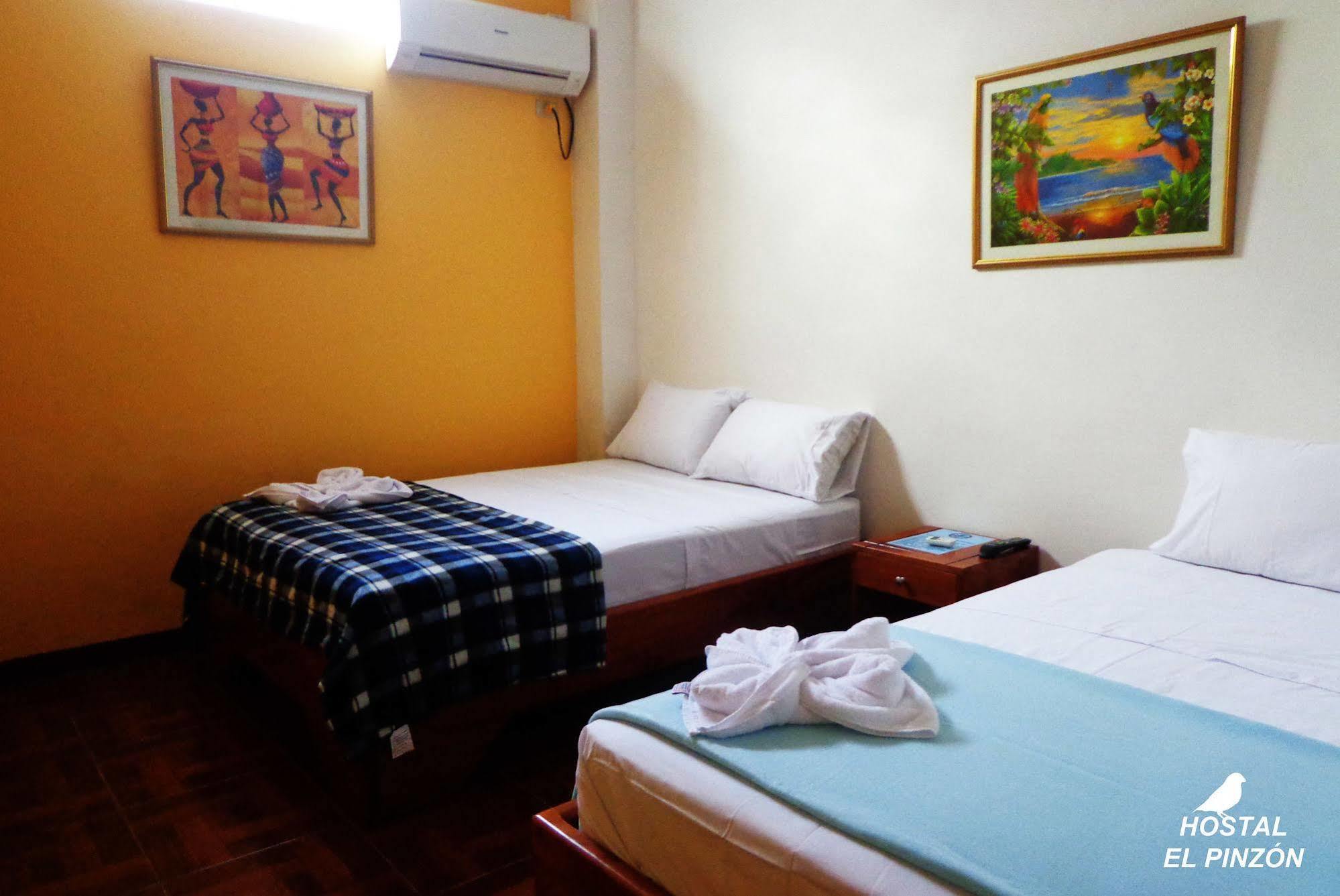 Hostal El Pinzon Puerto Ayora  Exteriör bild